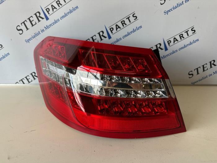 Achterlicht links van een Mercedes E-Klasse, Auto-onderdelen, Verlichting, Mercedes-Benz, Nieuw, 12 maanden garantie, Ophalen of Verzenden