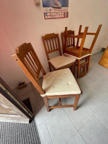 tafel met 4 stoelen