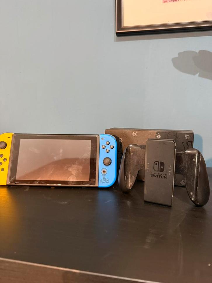 Nintendo Switch édition Fortnite 32 Go, Games en Spelcomputers, Spelcomputers | Nintendo Switch, Zo goed als nieuw, Switch 2019 Upgrade