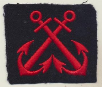 (m59) Badge, 2 gekruiste rode ankers beschikbaar voor biedingen