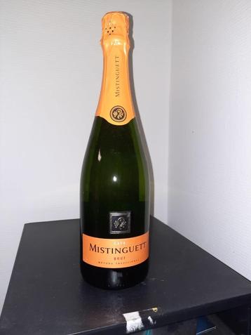 15 flessen Mistinguett Cava Brut beschikbaar voor biedingen