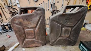 Oude originele Jerrycans van Belgisch leger beschikbaar voor biedingen