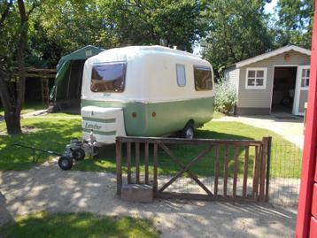 Vintage caravan gereviseerd beschikbaar voor biedingen