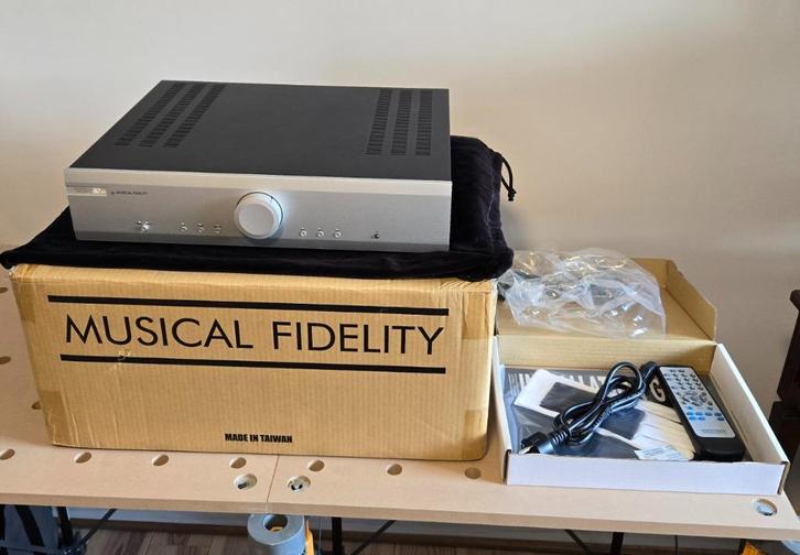 Fidelity M2si muziekversterker - Nieuwstaat, Audio, Tv en Foto, Versterkers en Ontvangers, Zo goed als nieuw, Stereo, 120 watt of meer