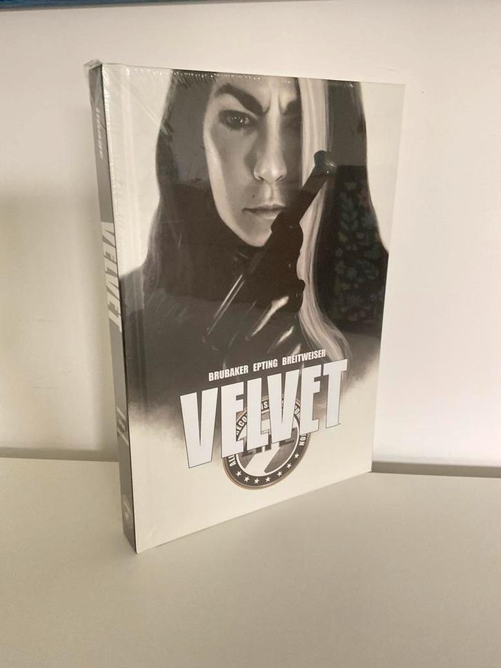 Image comics Velvet Deluxe HC Brubaker SEALED, Boeken, Strips | Comics, Ophalen of Verzenden