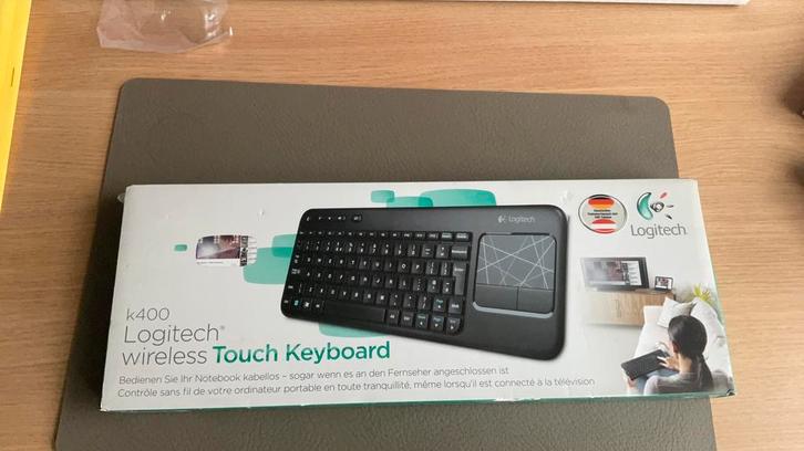 Nieuw Logitech K400 draadloos keyboard Qwerty, Computers en Software, Toetsenborden, Numeriek, Draadloos, Ophalen