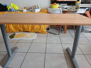 MULTIFUNCTIONELE TAFEL 1,20 M X 0,60 M PRIJS 20 EUR  beschikbaar voor biedingen
