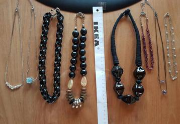 Gros lot de 40 colliers beschikbaar voor biedingen