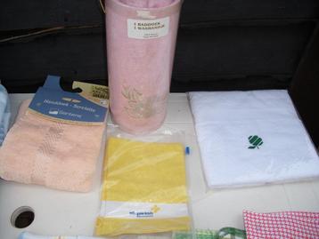 2 loten handdoeken en washandjes beschikbaar voor biedingen