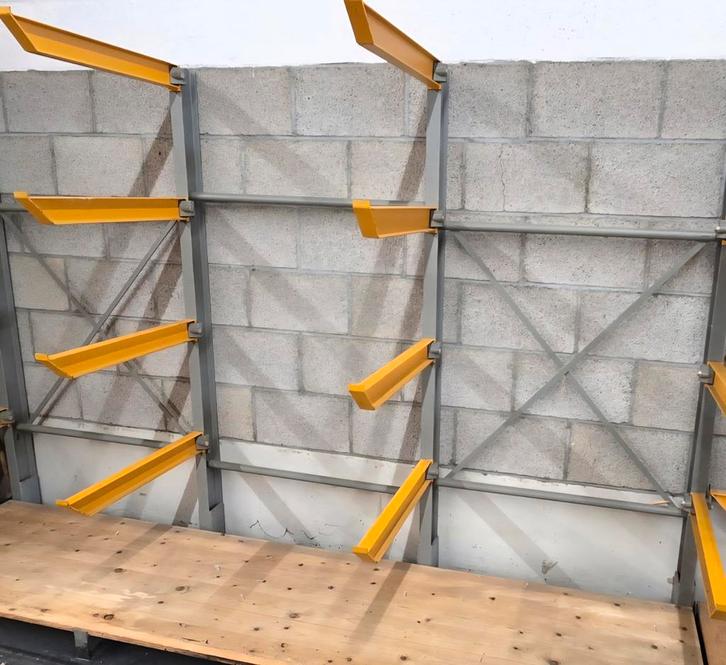 Stelling verstelbaar. Draagarmstelling langgoed materialen, Doe-het-zelf en Bouw, Metalen, Gebruikt, IJzer, Ophalen