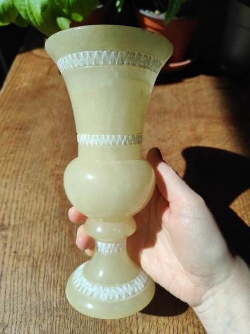 Kleine decoratieve albasten vaas — Alabastros Alfredo, Antiek en Kunst, Antiek | Vazen, Ophalen of Verzenden