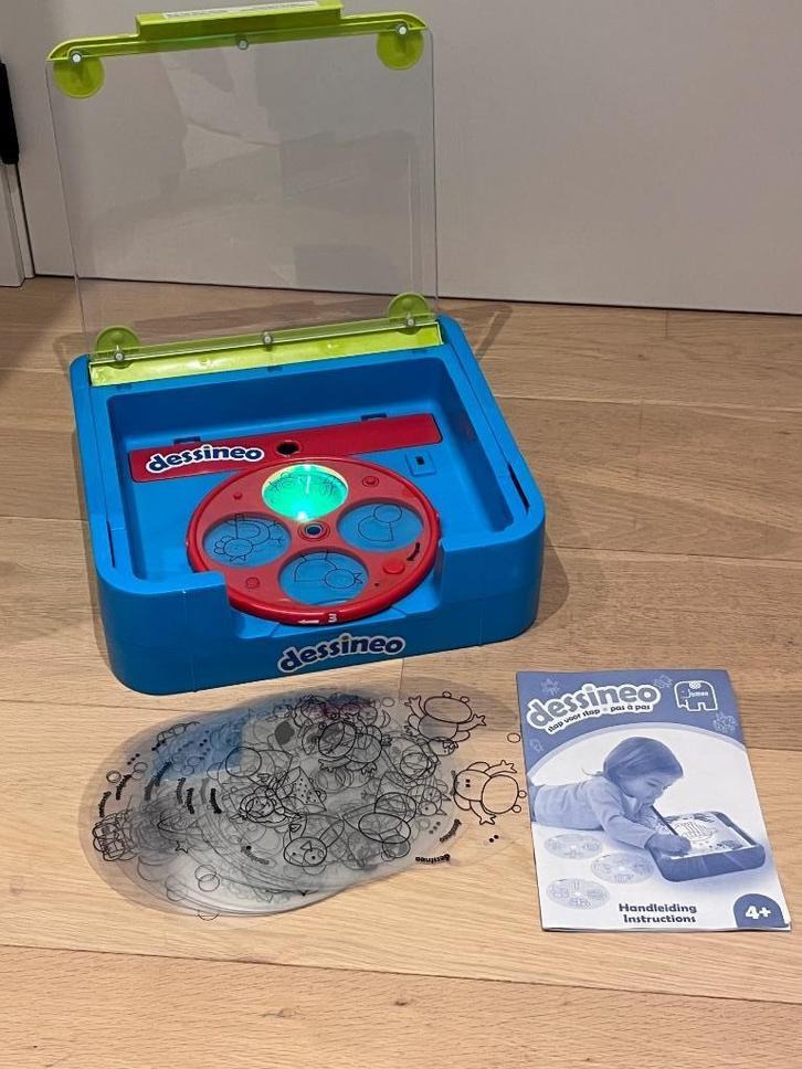 Dessineo - leren tekenen, Kinderen en Baby's, Speelgoed | Educatief en Creatief, Zo goed als nieuw, Met licht, Ophalen