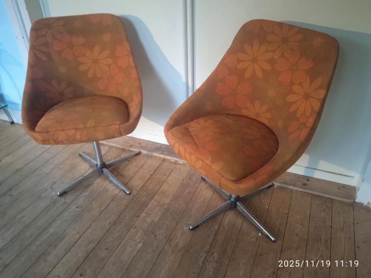 Space Age as Space Age can be fauteuils kuipstoelen!!, Huis en Inrichting, Fauteuils, Gebruikt, Metaal, Ophalen