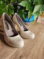 pumps Tamaris maat 39 - nieuwstaat, Tamaris, Pumps, Beige, Ophalen of Verzenden