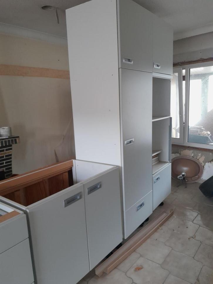 Degelijke keuken met inbouw toestellen, Huis en Inrichting, Keuken | Complete keukens, Gebruikt, Dubbelwandige keuken, Grijs, Kunststof