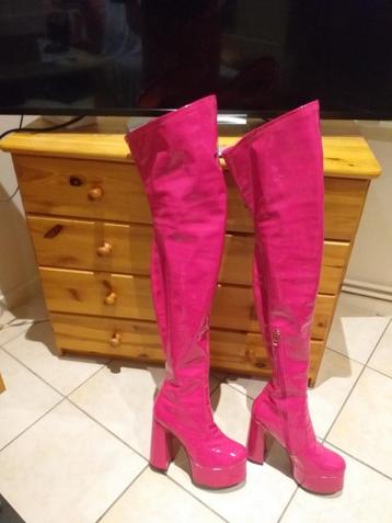 fuschia laarzen tot over de knie beschikbaar voor biedingen
