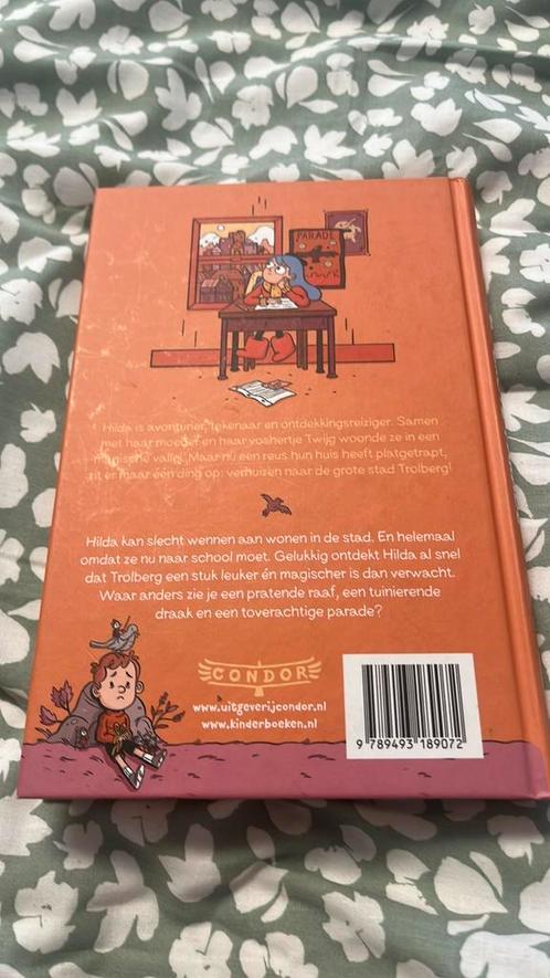 Stephen Davies - Hilda en de grote parade, Boeken, Kinderboeken | Jeugd | onder 10 jaar, Zo goed als nieuw, Verzenden