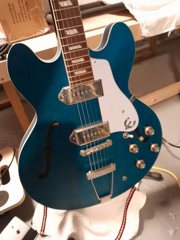 Epiphone Casino Worn Blue Denim disponible aux enchères