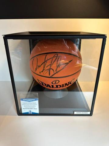 Gesigneerde NBA  basketbal door Dennis Rodman beschikbaar voor biedingen