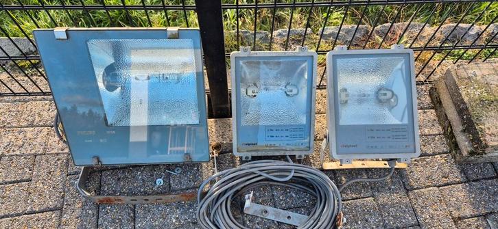 3 Hallogeenspots, Huis en Inrichting, Lampen | Spots, Gebruikt, Plafondspot of Wandspot, Metaal of Aluminium, Halogeen, Ophalen