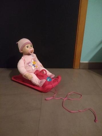 Slee voor pop beschikbaar voor biedingen