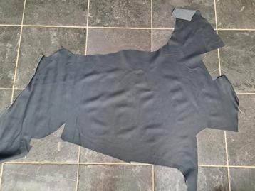 2 vellen grijs leder - lot 9 en 10 beschikbaar voor biedingen