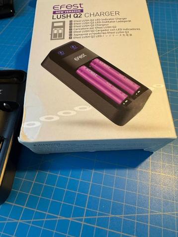 Batterij-oplader Efest Lush Q2 beschikbaar voor biedingen
