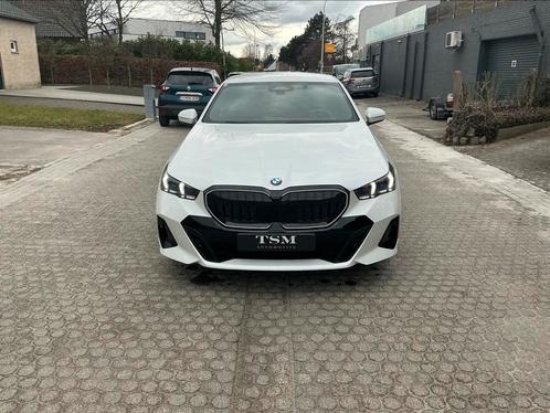 BMW G60 Mild-Hybride 20 maanden fabrieksgarantie, Auto's, BMW, Bedrijf, 360° camera, Elektrisch, Ophalen