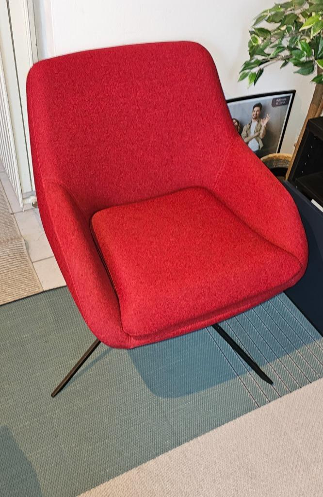 Palau blue lounge, cross base steel zwart, Huis en Inrichting, Zetels | Zetels en Chaises Longues, Zo goed als nieuw, Eenpersoons