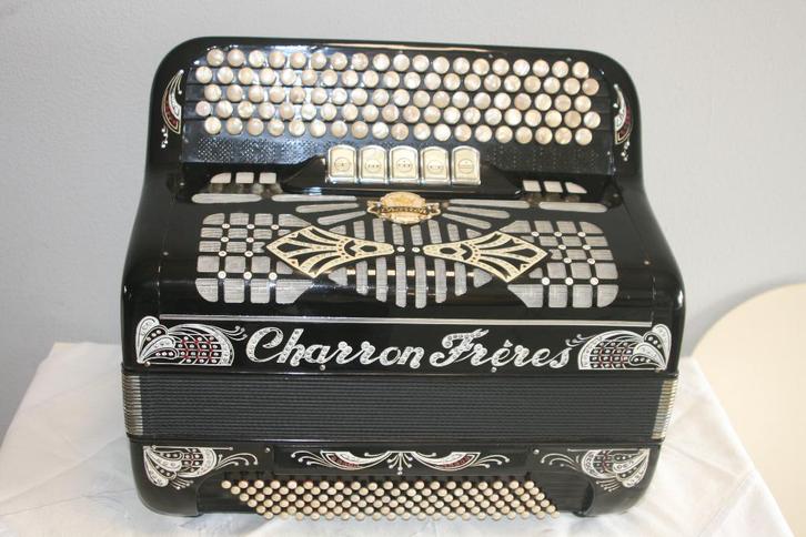 Charron Freres Full Deco uitvoering B Griff- Do3  - 4 Korig, Musique & Instruments, Accordéons, Utilisé, Accordéon à boutons, 120 basses