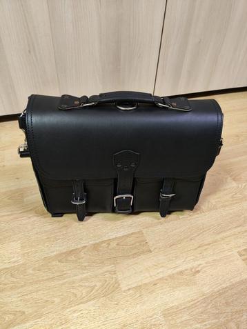 Saddleback Leather Front Pocket Leather Briefcase (Groot) beschikbaar voor biedingen