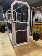 Behandelbox, opvoelbox, behandelboxen, opvoelboxen, paardenb, Mise à l'étable, 4 chevaux ou poneys ou plus