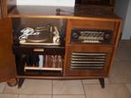 meuble radio et tourne disque année 60 +32 disques, Enlèvement, Utilisé