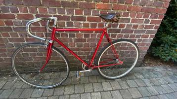 Vintage koersfiets beschikbaar voor biedingen