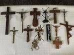 13 crucifix différents à des prix variés, Antiquités & Art, Enlèvement ou Envoi