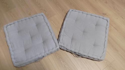 Deux grands coussins de sol 50 x 50, Maison & Meubles, Accessoires pour la Maison | Coussins, Comme neuf, Gris, Enlèvement