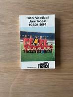 Voetbal Jaarboek 1983-1984, Enlèvement, Comme neuf, Livre ou Revue