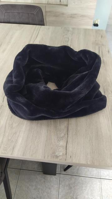 Winterchoker van zwart fluweel (sjaal) beschikbaar voor biedingen