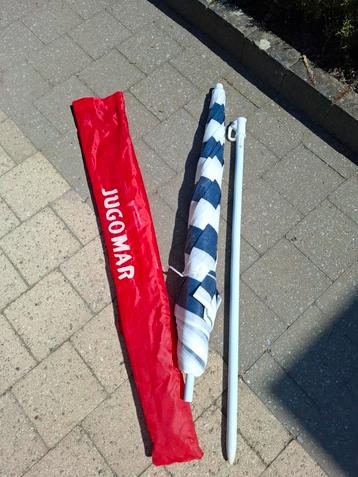 Parasol met opberghoes € 8 beschikbaar voor biedingen