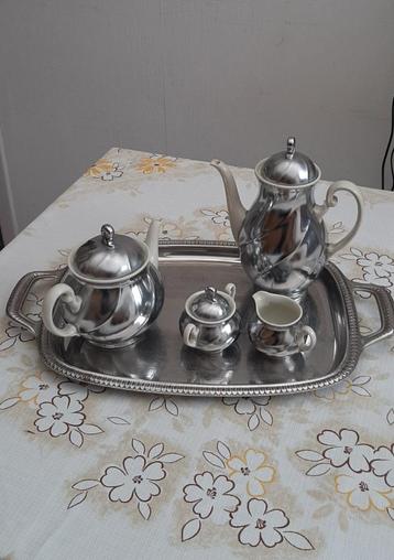 Vintage koffie/theeservies beschikbaar voor biedingen