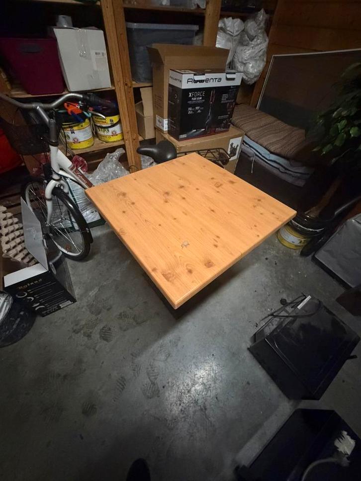 Tafel, Tuin en Terras, Tuintafels, Zo goed als nieuw, Vierkant, Hout, Ophalen