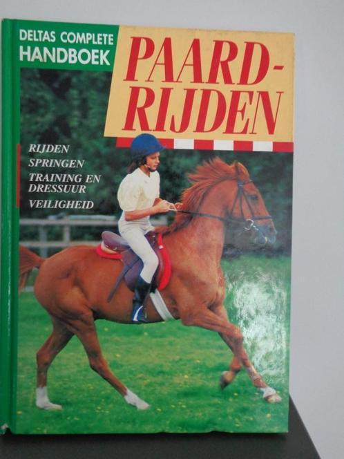 Paardrijden 'Deltas complete handboek Paardrijden', Livres, Livres de sport, Utilisé, Sport d'adresse, Enlèvement ou Envoi
