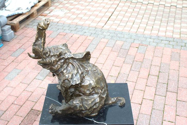 éléphant XXL assis en bronze signé , BUGATTI ., Antiquités & Art, Antiquités | Bronze & Cuivre, Bronze, Enlèvement ou Envoi