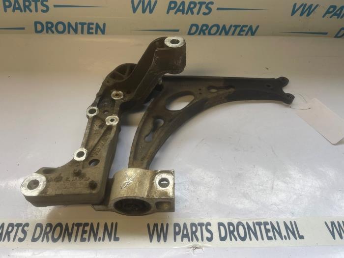Draagarm rechts-voor van een Volkswagen Golf, Auto-onderdelen, Ophanging en Onderstel, Volkswagen, Gebruikt, 3 maanden garantie