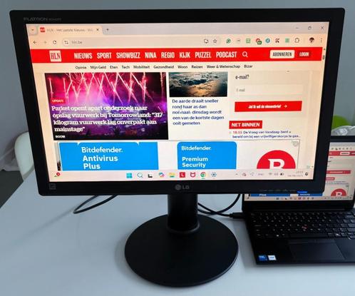 LG W2442PE-BF - 24" Monitor, Computers en Software, Monitoren, Gebruikt, 61 t/m 100 Hz, DVI, HDMI, Ingebouwde speakers, Hoofdtelefoonaansluiting