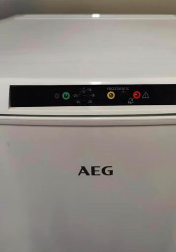 NIEUWE AEG-diepvriezer, Elektronische apparatuur, Vriezers en Diepvrieskisten, Ophalen, Zo goed als nieuw, Tussenbouw, Vrieskast