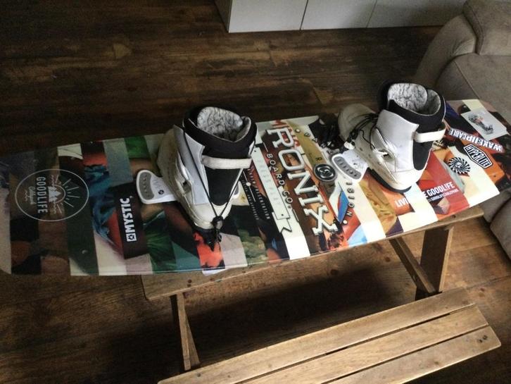 Ronix Press Play ATR2018 wakeboard 137cm met Ronix One boots, Watersport en Boten, Wakeboarden, Gebruikt, Board en Schoenen, Ophalen