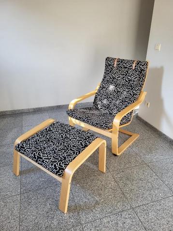 Ikea Poäng fauteuil met voetenbankje beschikbaar voor biedingen