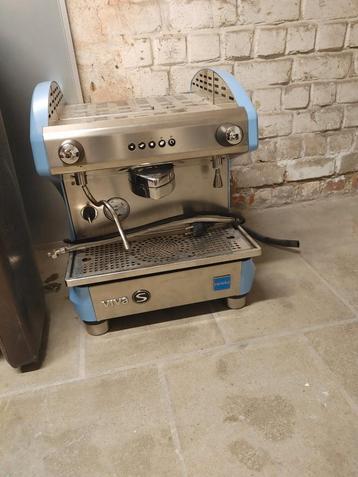 Machine à café. Pour pièces ou a réparé., Utilisé