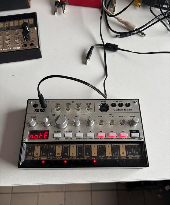 Korg Volca Bass, Muziek en Instrumenten, Synthesizers, Zo goed als nieuw, Korg, Ophalen